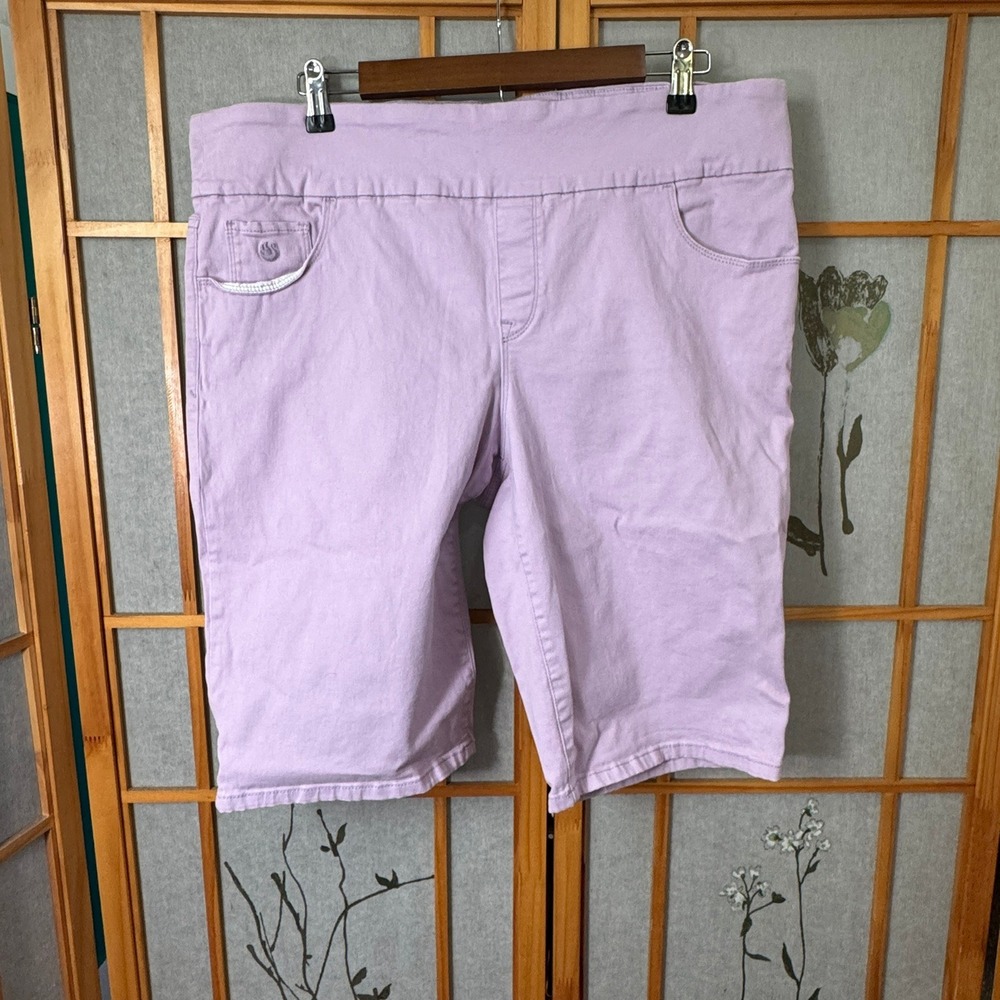 Gloria Vanderbilt Lavender Purple Slimming Effect Pull On Bermuda Shorts 16W
